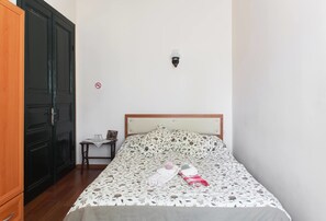 Skrivbord, ljudisolering, gratis wi-fi och sängkläder