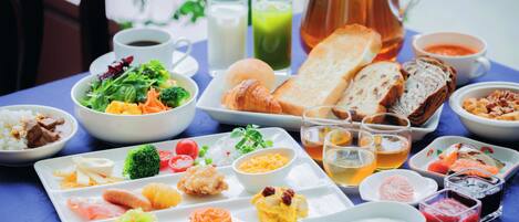 Daily buffet breakfast for a fee