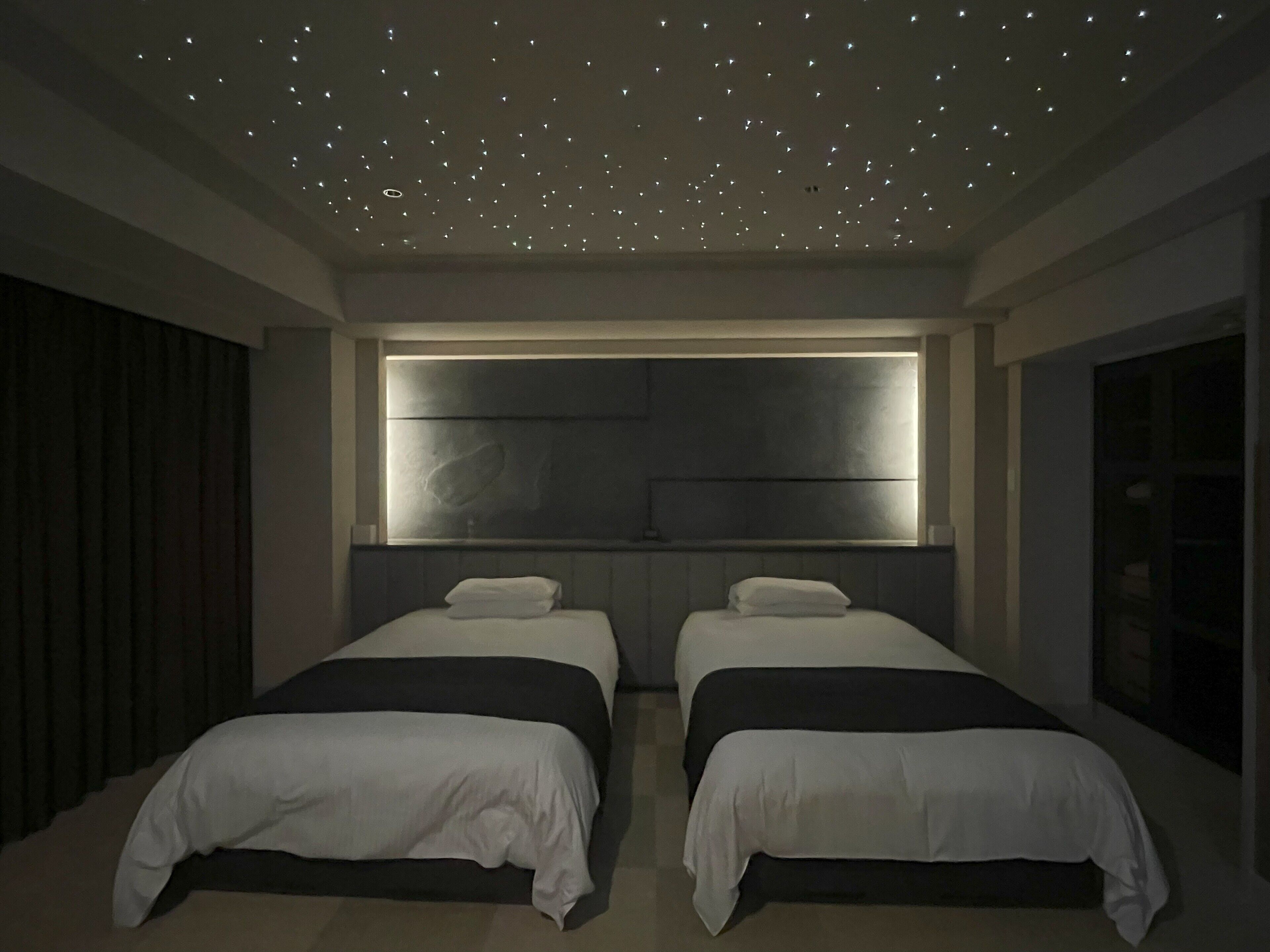 Suite | Zimmersafe, Schreibtisch, kostenloses WLAN, Bettwäsche