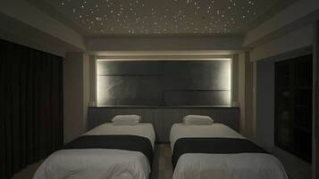 Executive Suite, Non Smoking, Sauna | In-room safe, desk, free WiFi, bed sheets