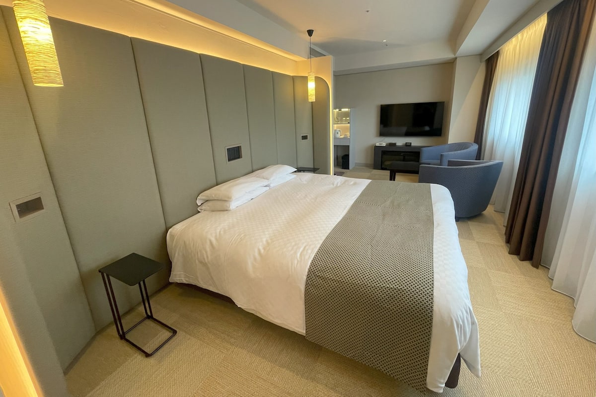 Deluxe Double Room | In-room safe, desk, free WiFi, bed sheets