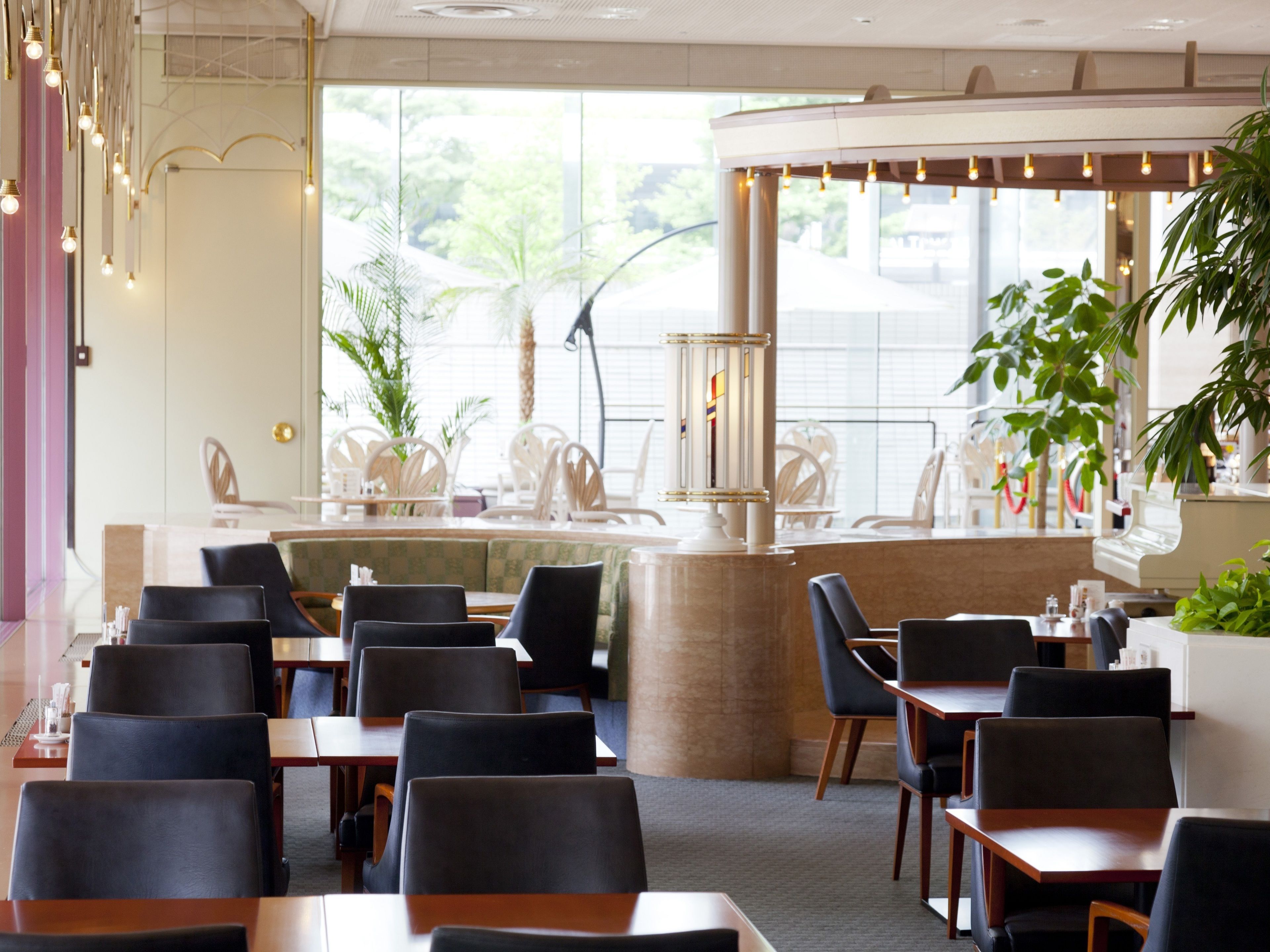 Daily buffet breakfast (JPY 3630 per person)