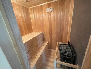 行政套房, 非吸煙房, 三溫暖 | 客房內保險箱、書桌、免費無線上網、床單