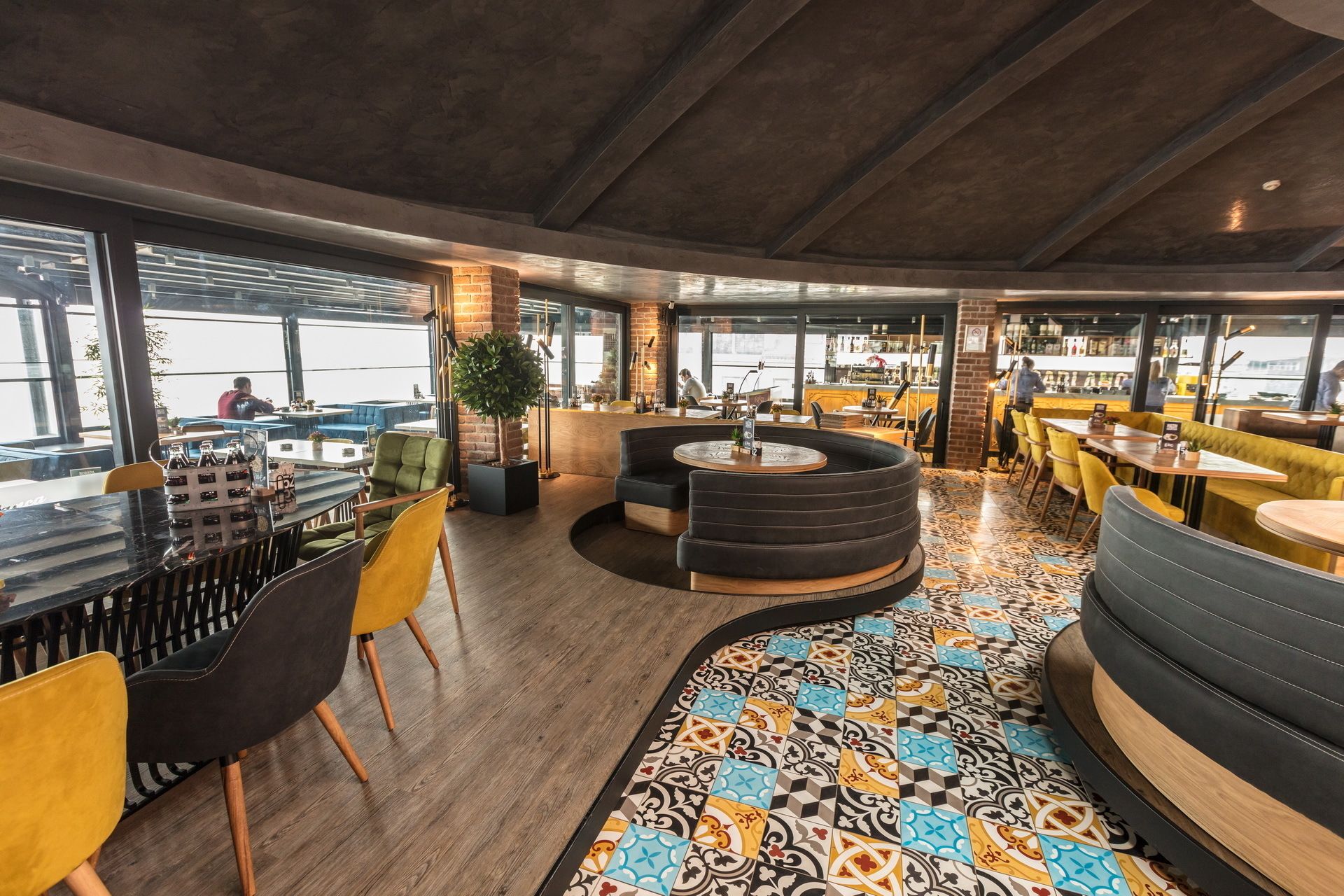 breakfast, lunch and dinner served