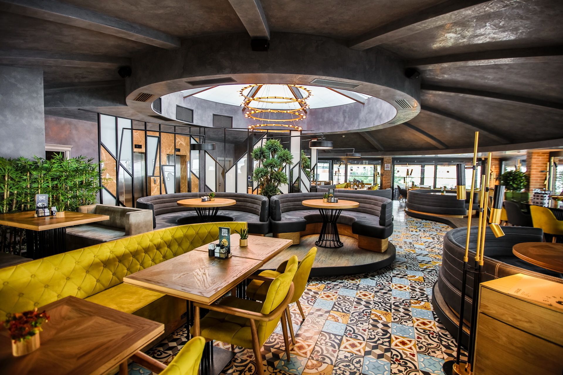 breakfast, lunch and dinner served