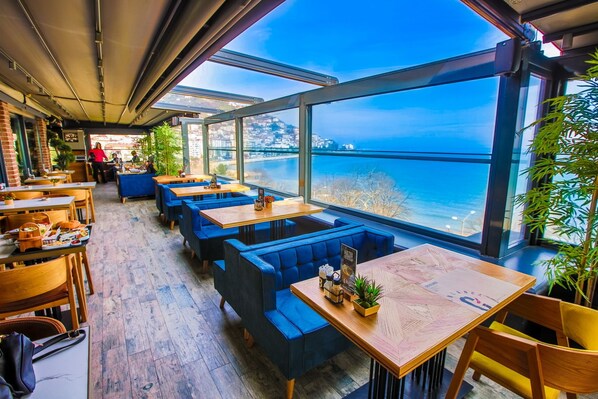 Breakfast, lunch and dinner served