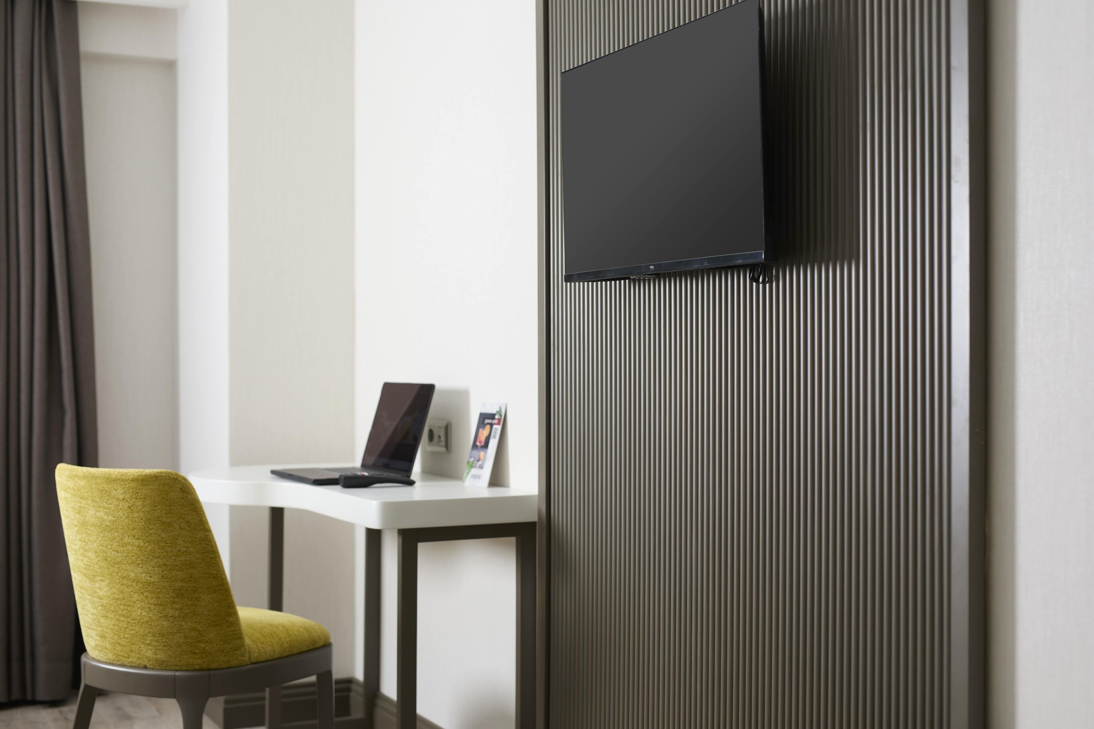 standard double room | minibar, in-room safe, desk, soundproofing