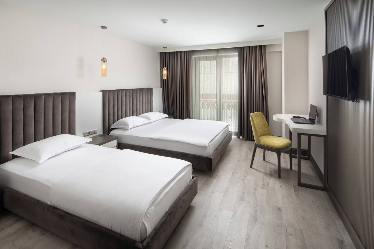 triple room | minibar, in-room safe, desk, soundproofing