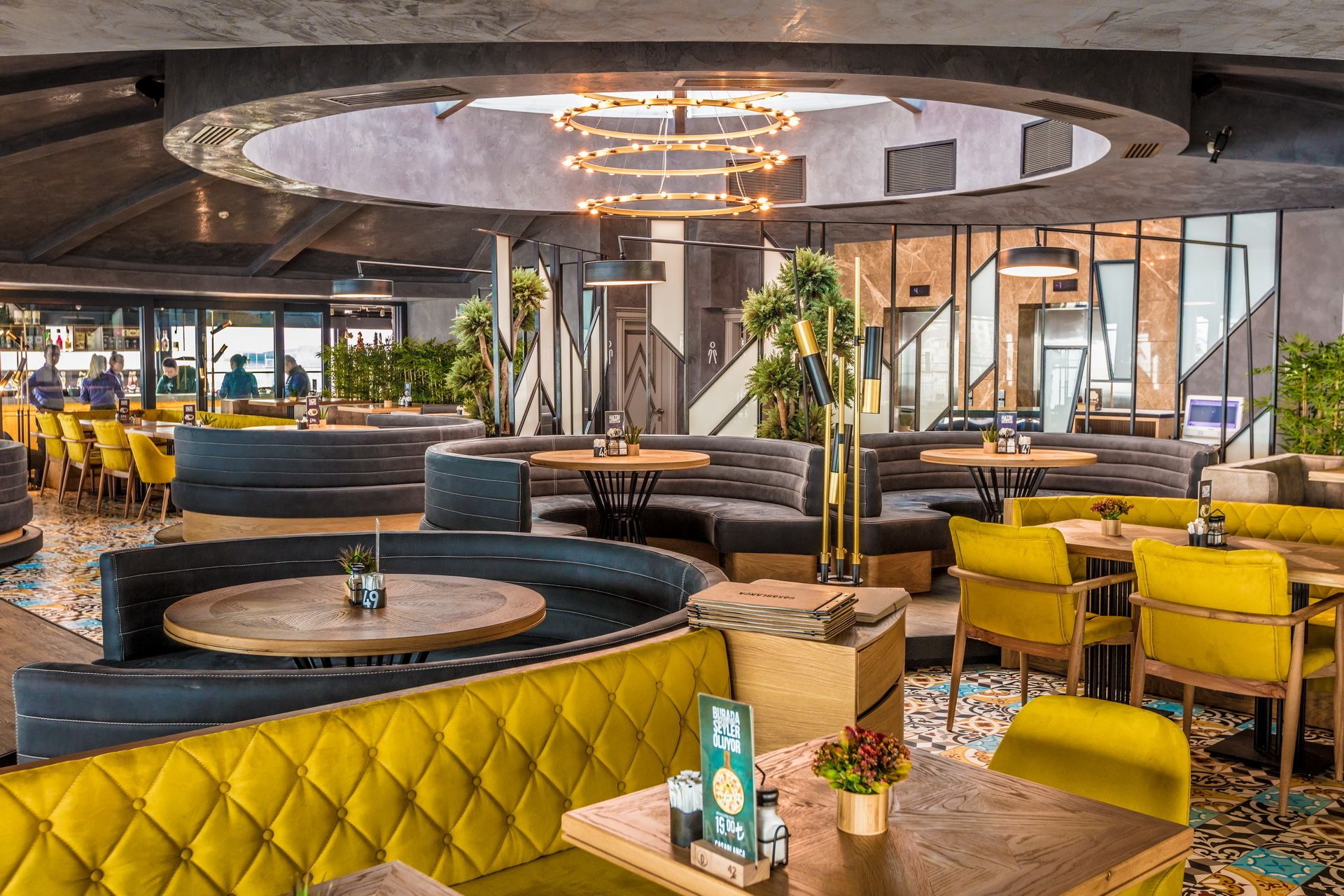 breakfast, lunch and dinner served