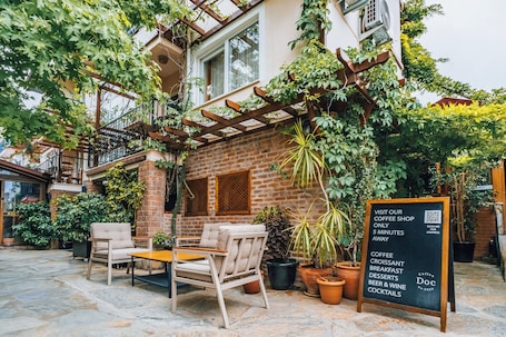 Exterior. Ten Apart Hotel