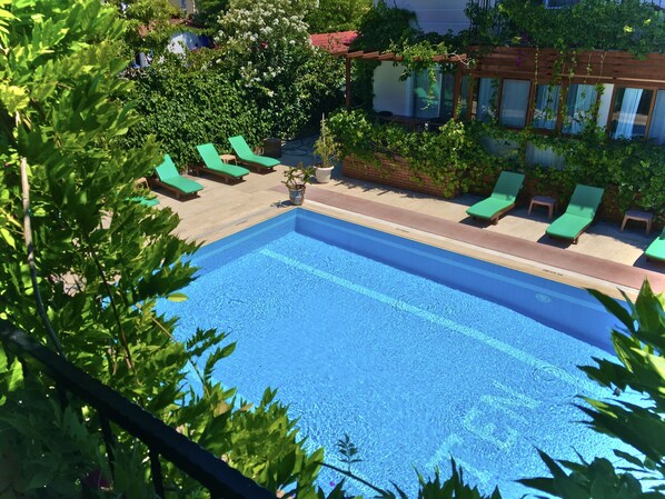 حمام سباحة