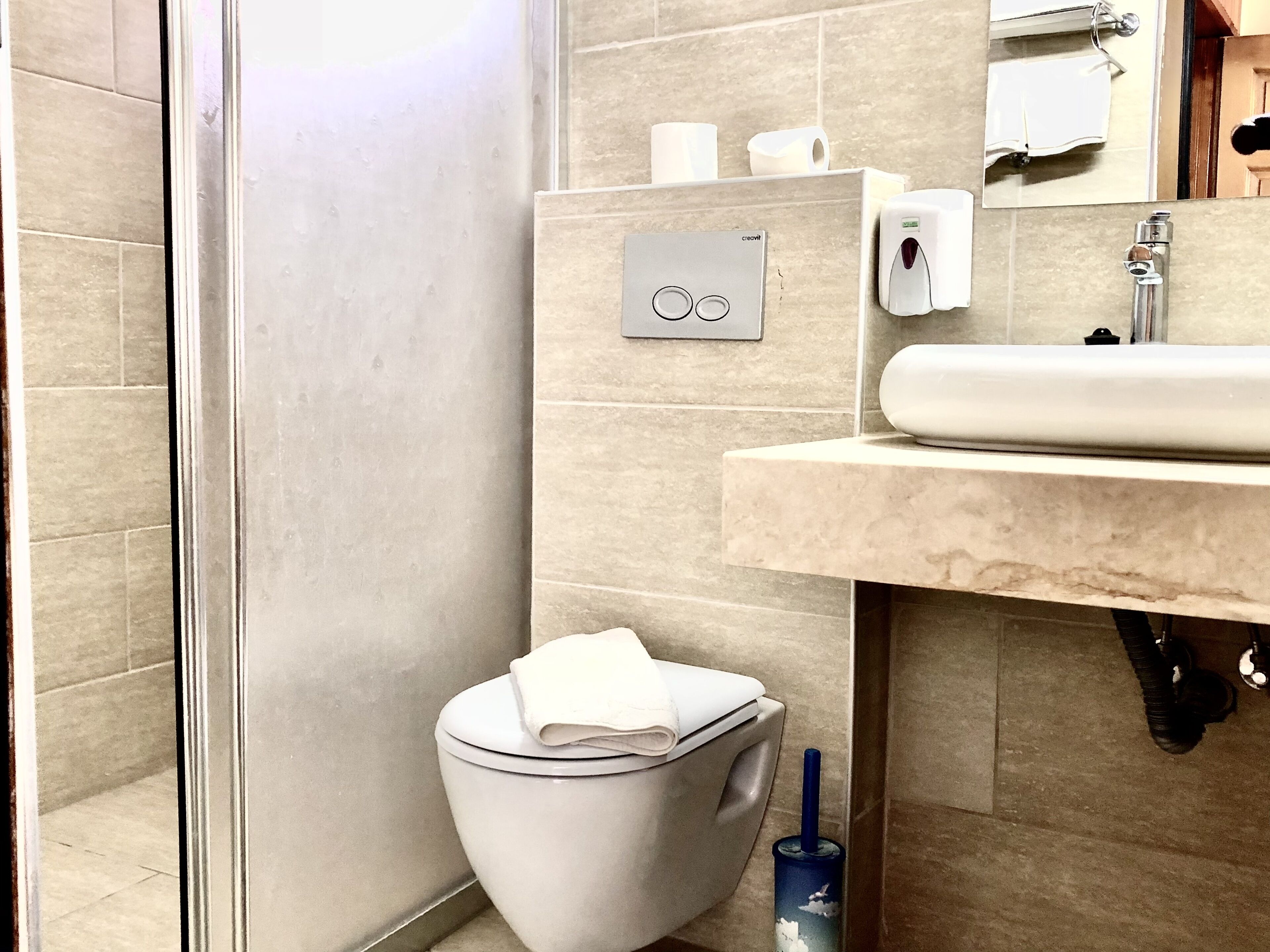 apartment, ground floor | bathroom | shower, free toiletries, hair dryer, slippers