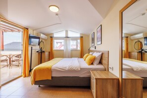Studio – classic, terrasse | Sengetøy av topp kvalitet, wi-fi (inkludert) og sengetøy