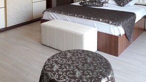 Minibar, desk, blackout curtains, iron/ironing board - Well Done Hotel (Sapanca)