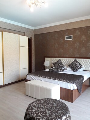 迷你吧、办公桌、遮光窗帘、熨斗/熨衣板