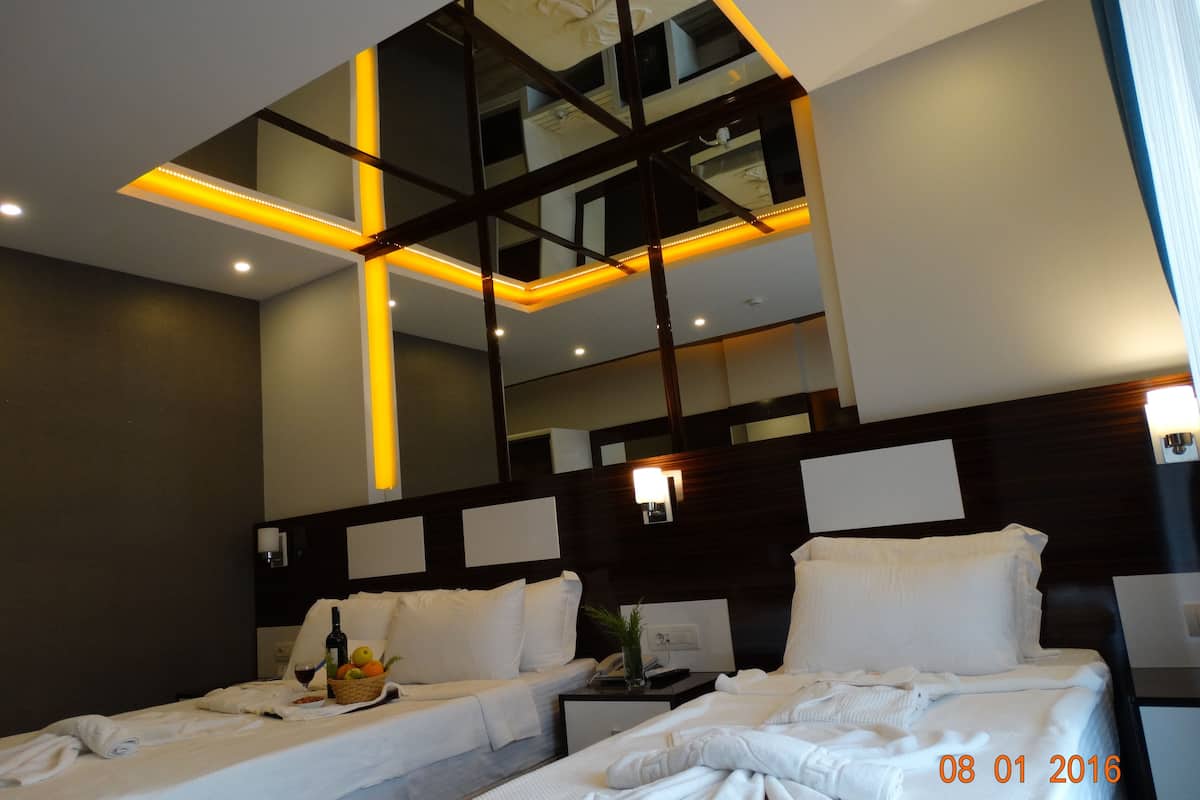 1 bedroom, premium bedding, minibar, in-room safe