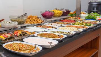 Café da manhã com buffet todos os dias (EUR 4.50 por pessoa)