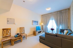 Suite, 2 Bedrooms | Living area