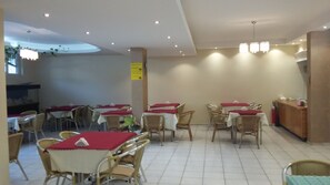 Bao gồm bữa sáng buffet hàng ngày 