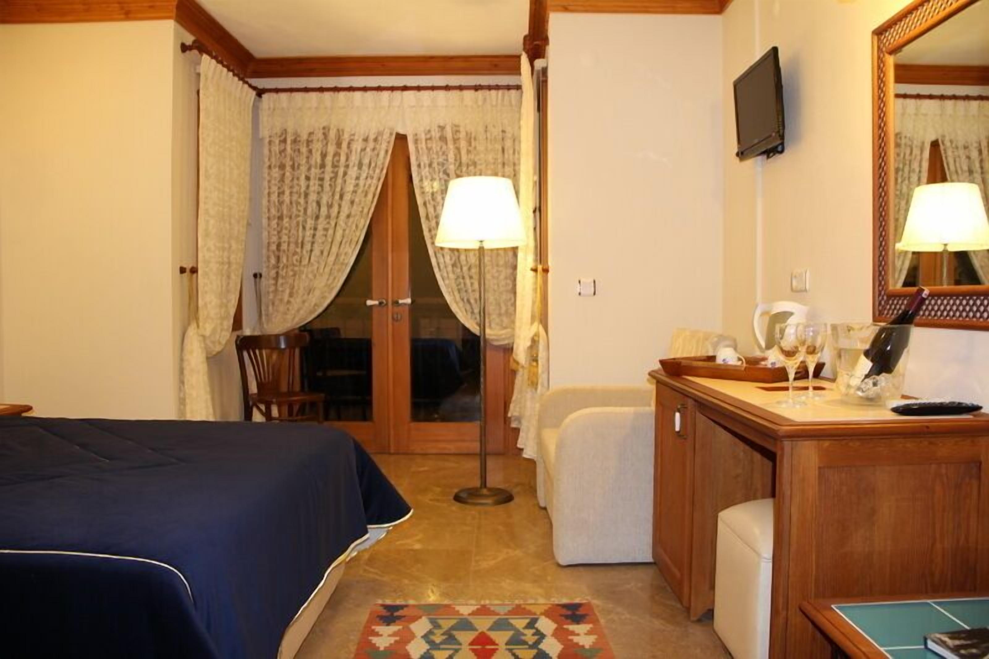 double or twin room, city view | minibar, in-room safe, desk, soundproofing