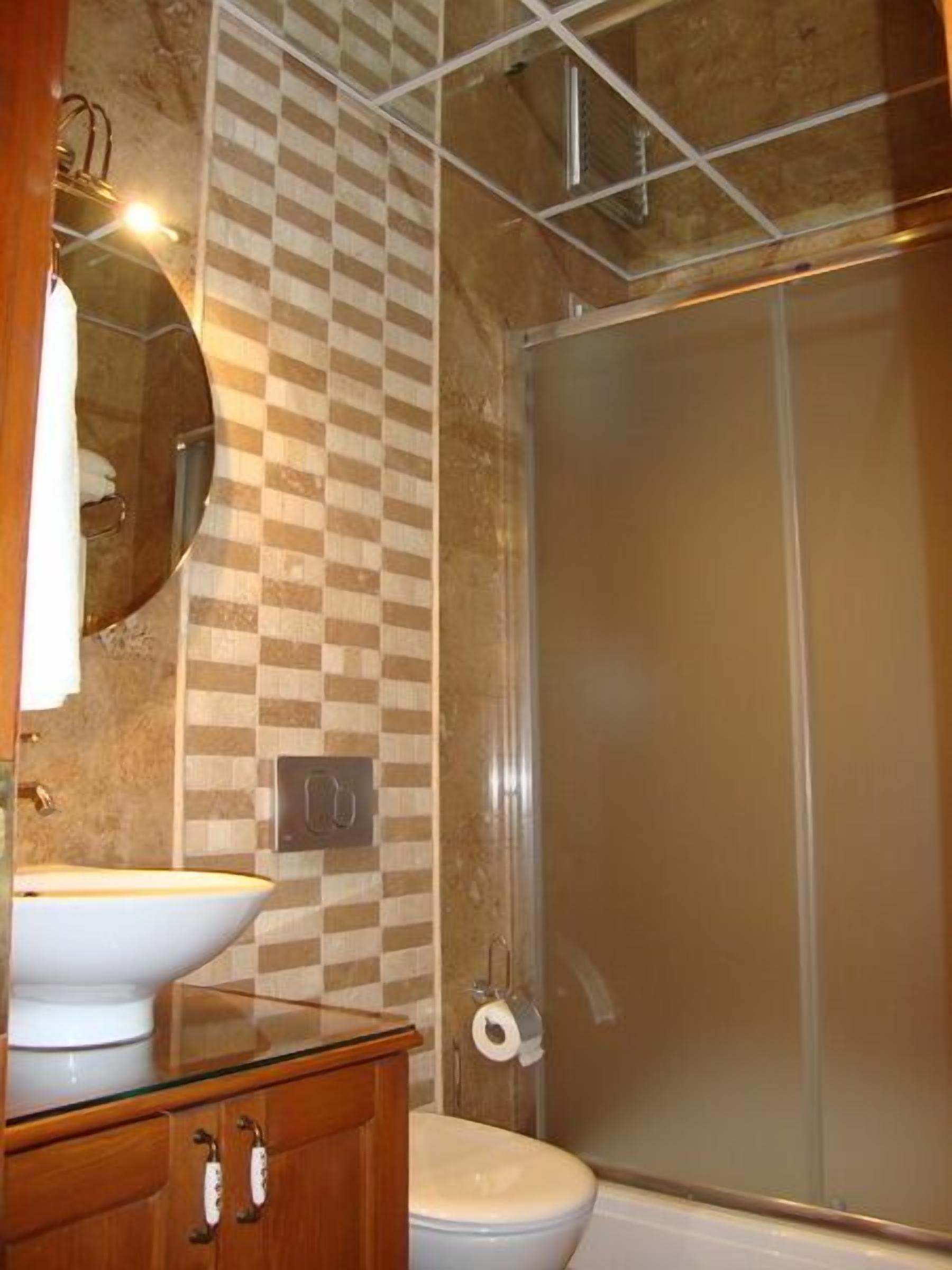 shower, free toiletries, hair dryer, slippers