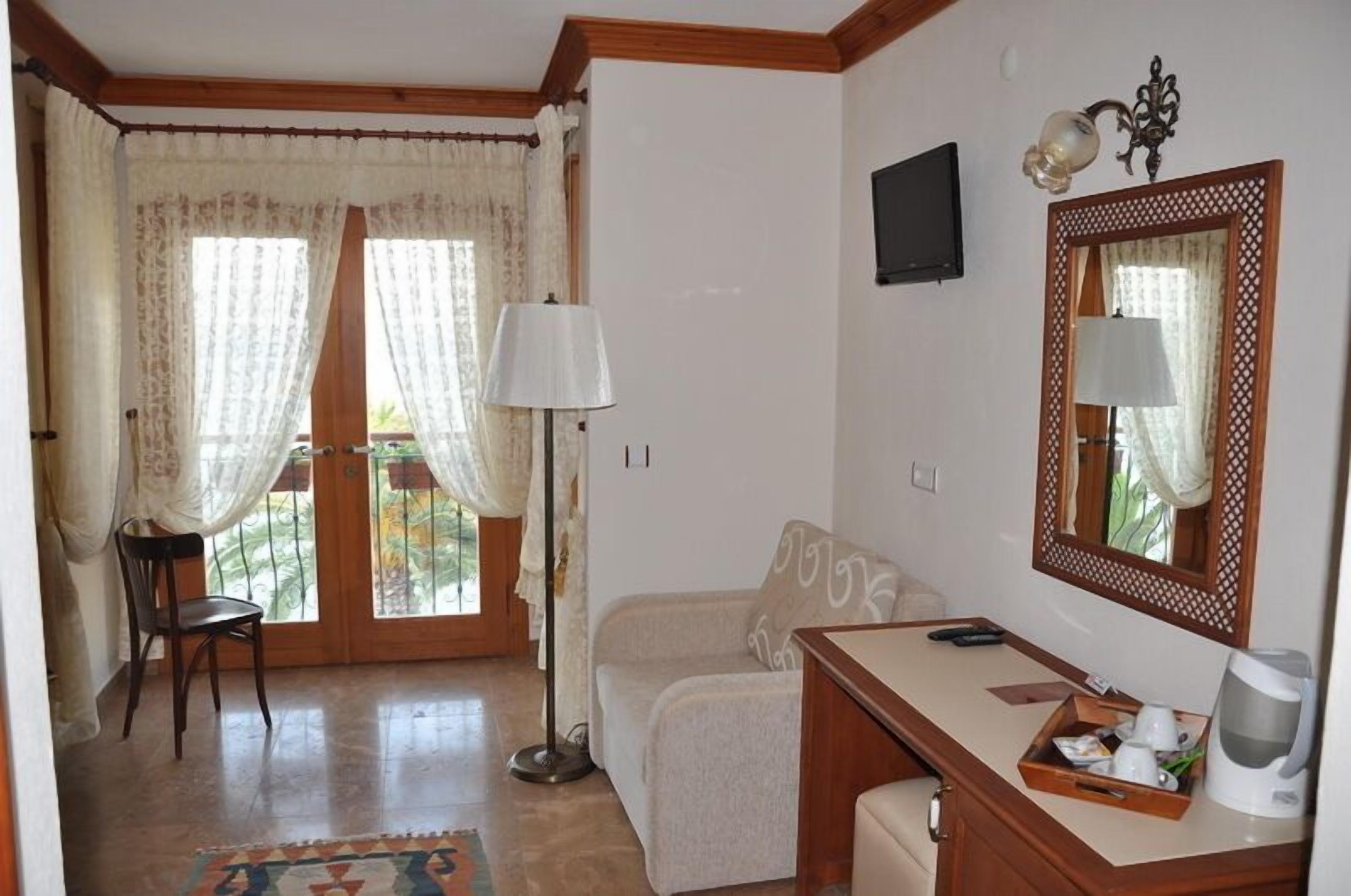 double or twin room, city view | minibar, in-room safe, desk, soundproofing