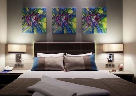 1 habitación, camas con efecto memoria y minibar