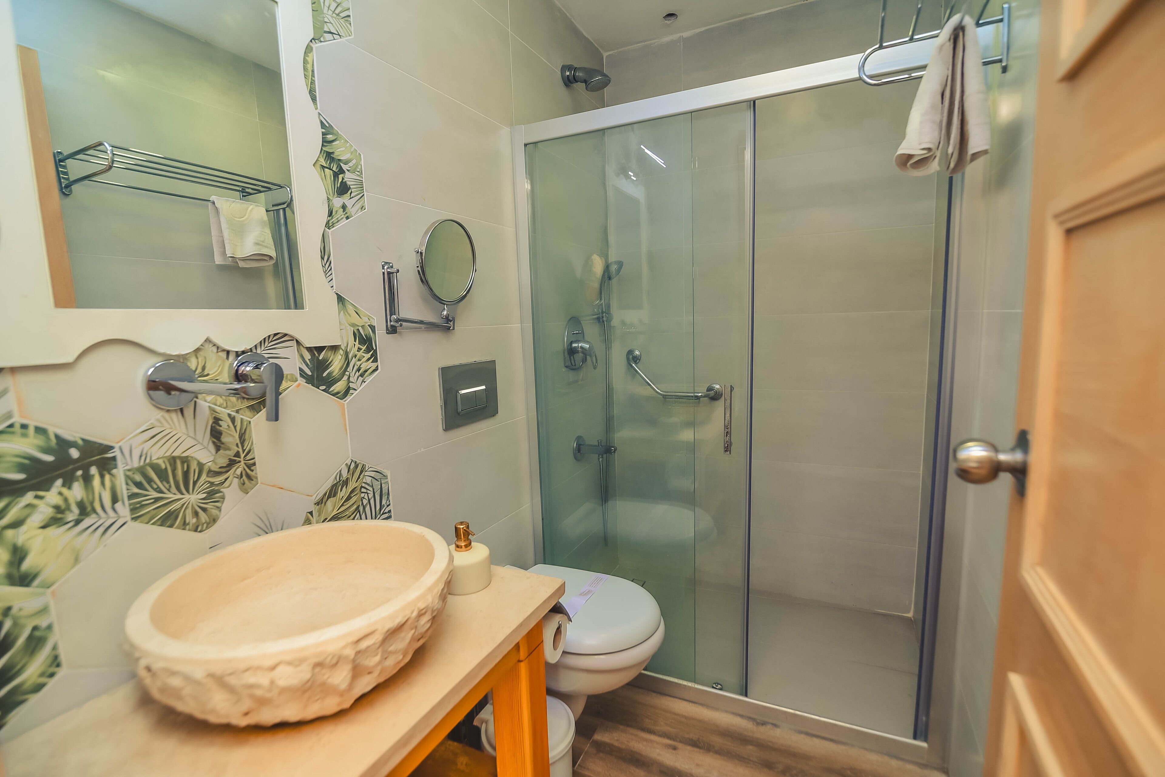 shower, free toiletries, hair dryer, slippers