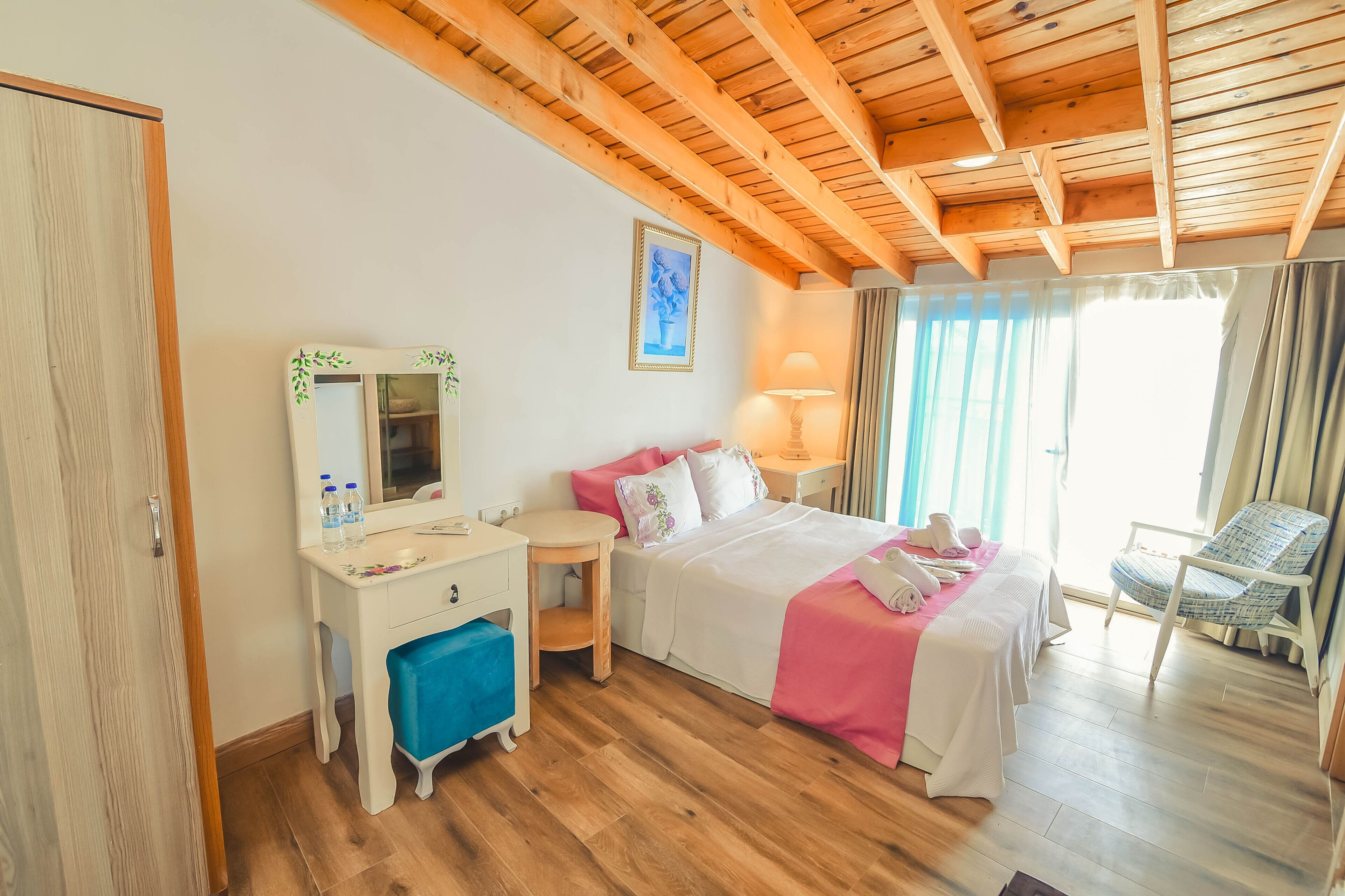 comfort double room, balcony | 1 bedroom, premium bedding, minibar, desk