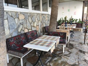 Outdoor dining - Muz Hotel (Antalya)