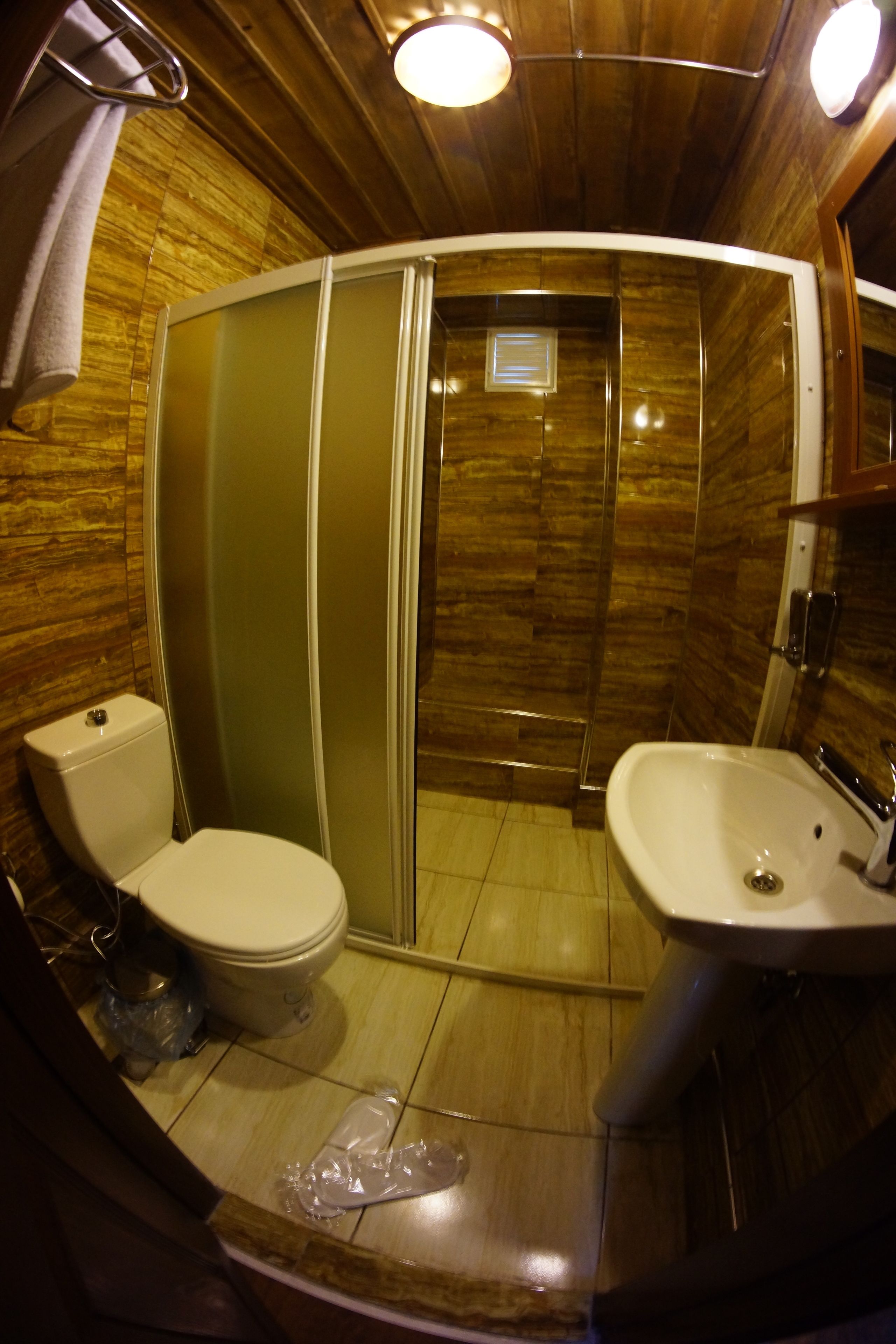 standard double room | bathroom | shower, free toiletries, hair dryer, slippers