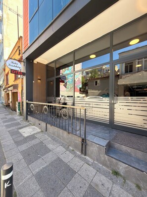A hotel exterior with a modern facade, large windows, and a metal railing. - Rota Hotel Kadıköy (Istanbul)