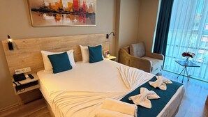 In-room safe, desk, soundproofing, WiFi (free) - Rota Hotel Kadıköy (Istanbul)