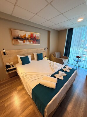 Standard Triple Room | In-room safe, desk, soundproofing, WiFi (free) - Rota Hotel Kadıköy (Istanbul)