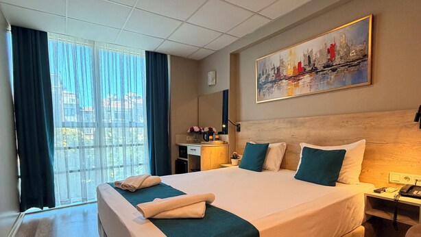 Standard Triple Room | In-room safe, desk, soundproofing, WiFi (free) - Rota Hotel Kadıköy (Istanbul)