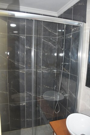 Zimmersafe, Schreibtisch, schallisolierte Zimmer, kostenloses WLAN