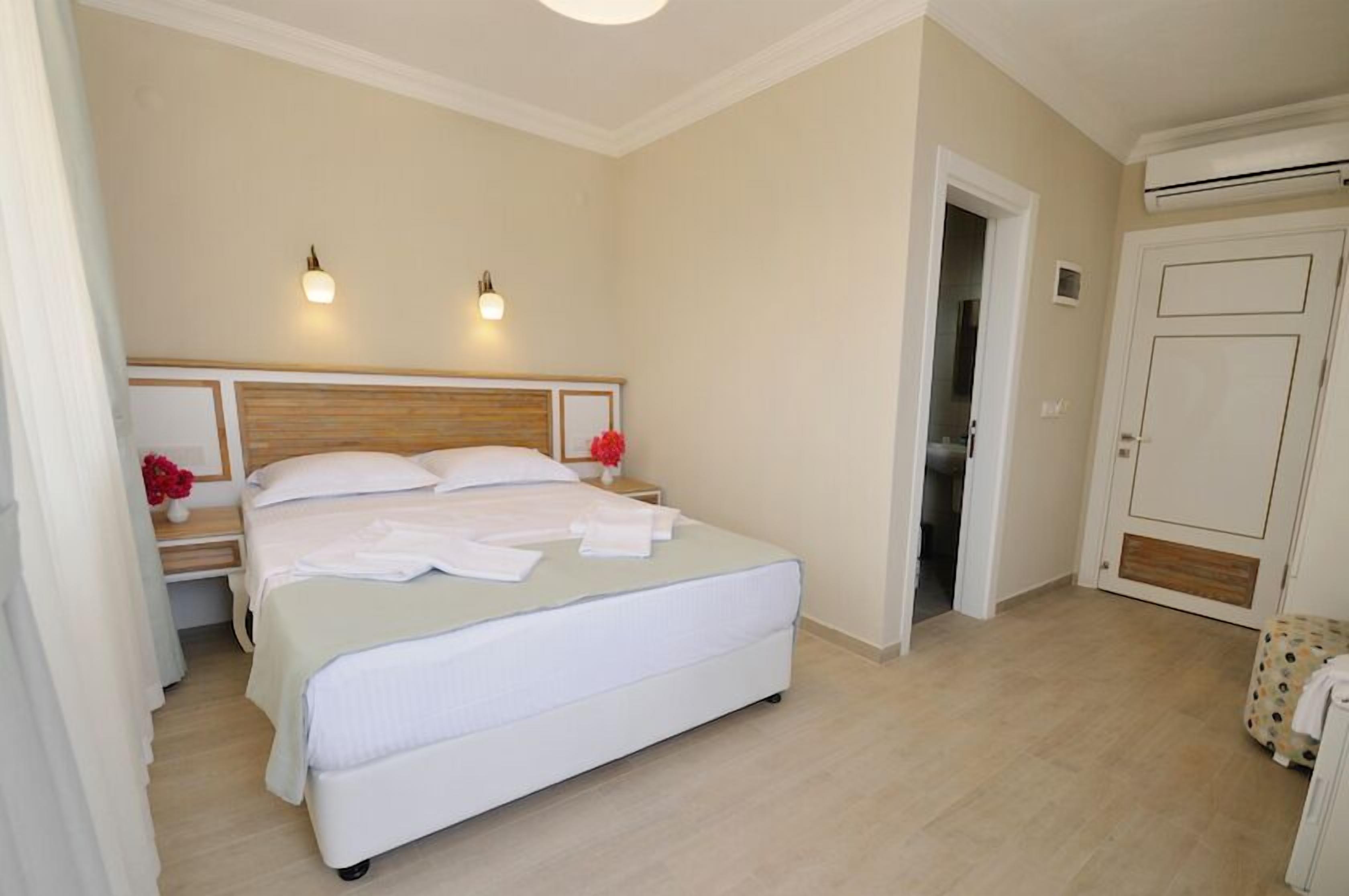 comfort double room, pool view | 1 bedroom, in-room safe, desk, iron/ironing board