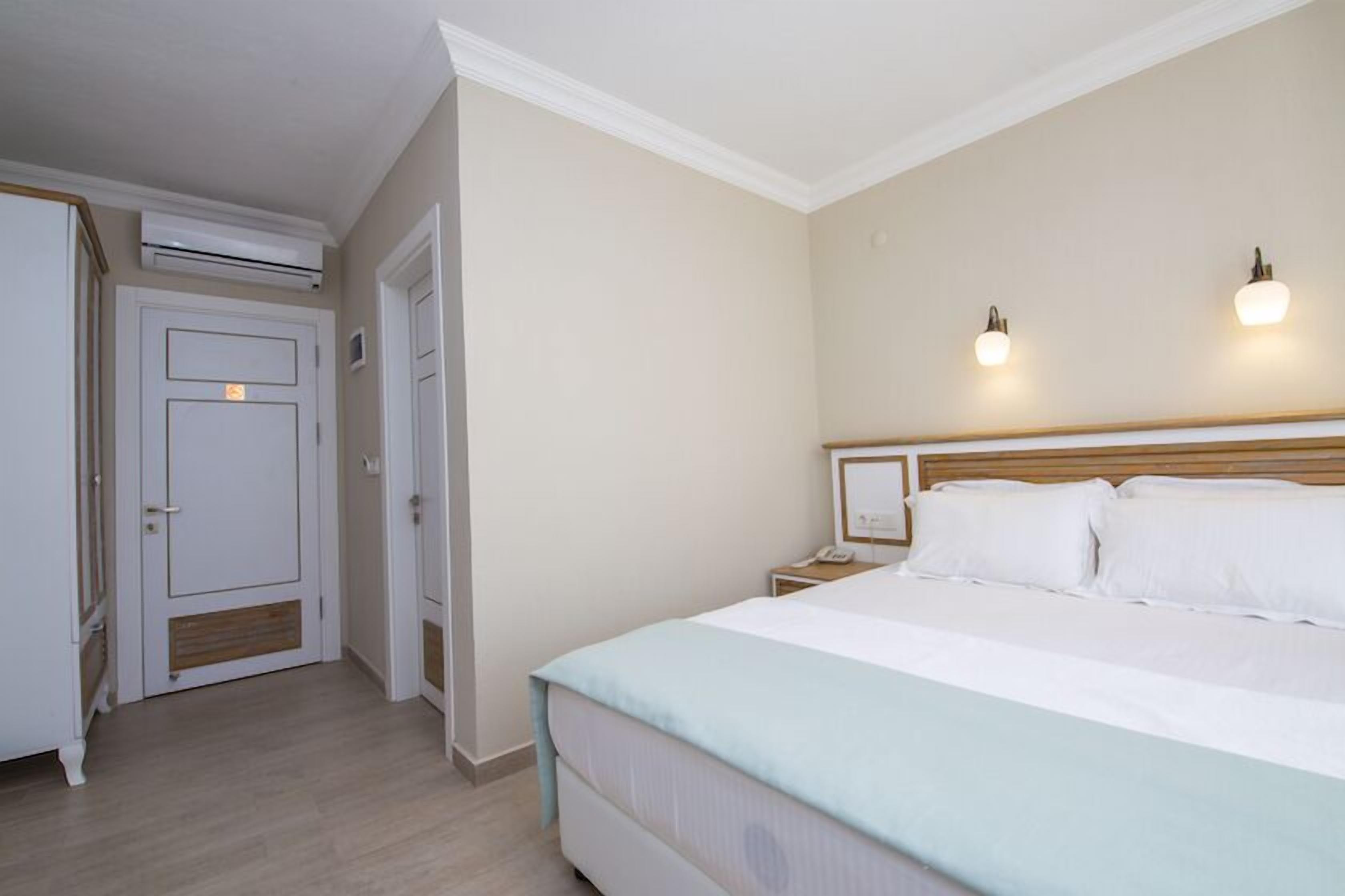 comfort double room, pool view | 1 bedroom, in-room safe, desk, iron/ironing board