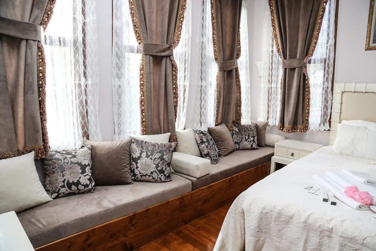 Habitación básica doble, vista al mar | Ropa de cama de alta calidad, minibar y tabla de planchar con plancha
