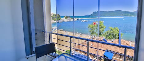 Comfort vierpersoonskamer | Uitzicht vanuit de kamer