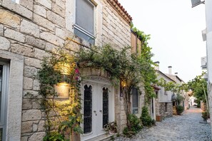 Pintu masuk properti