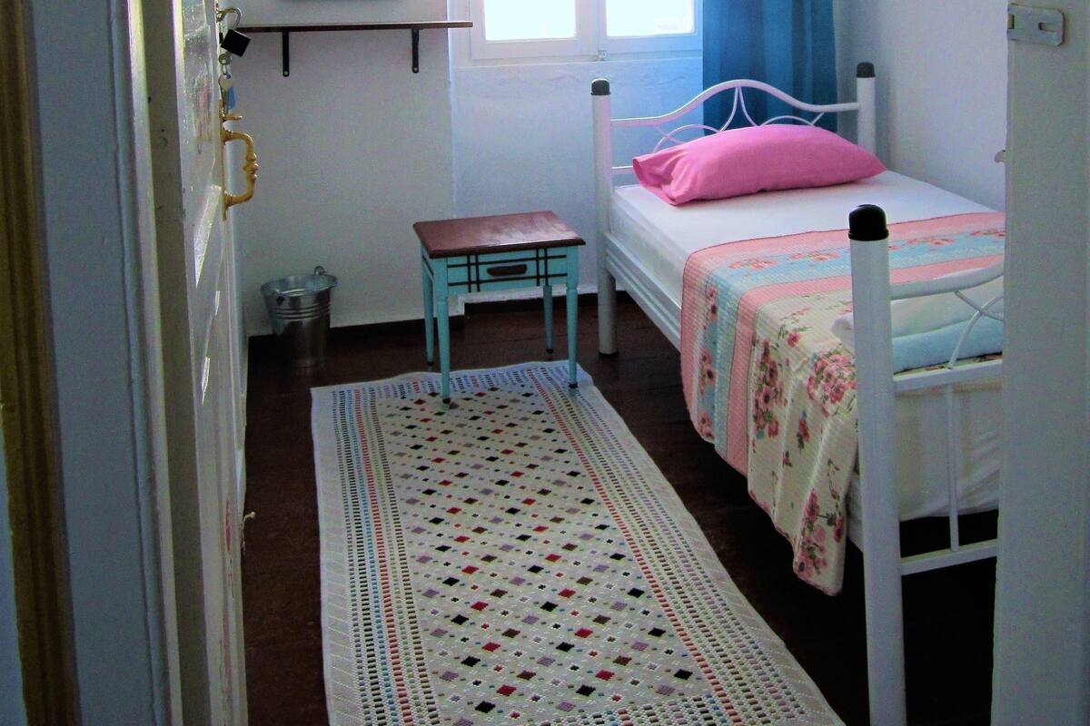 Standard Single Room | Premium bedding, WiFi (free)