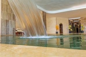 3 indoor pools, seasonal outdoor pool, sun loungers, lifeguards on site