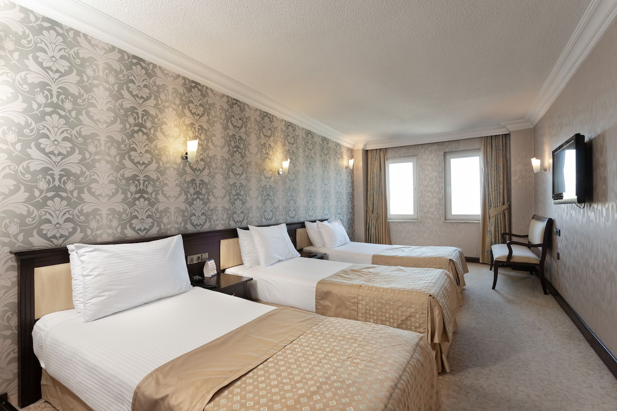 1 bedroom, free minibar items, desk, laptop workspace