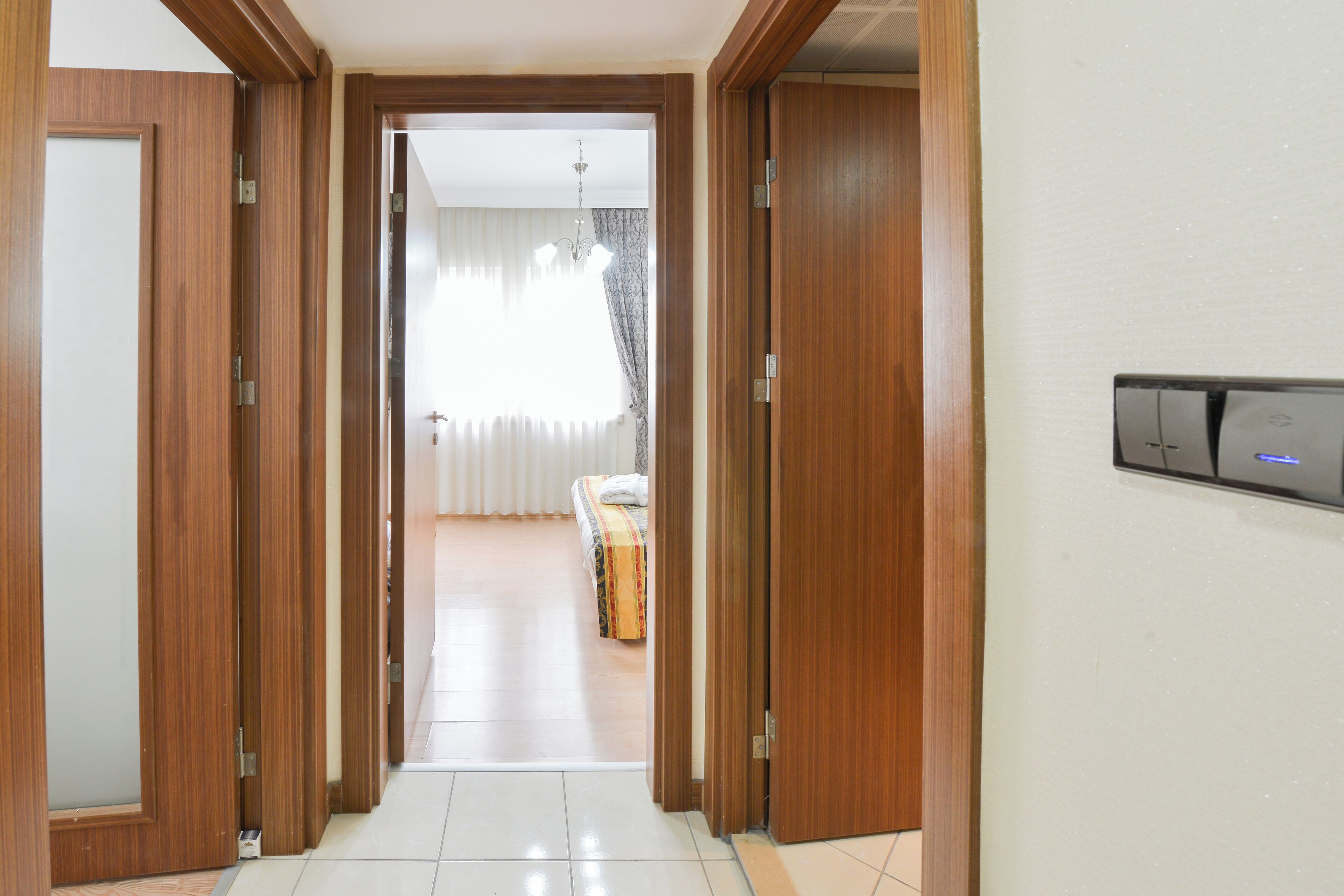 standard studio, 1 bedroom, bathtub, garden view | 1 bedroom, free minibar items, desk, laptop workspace