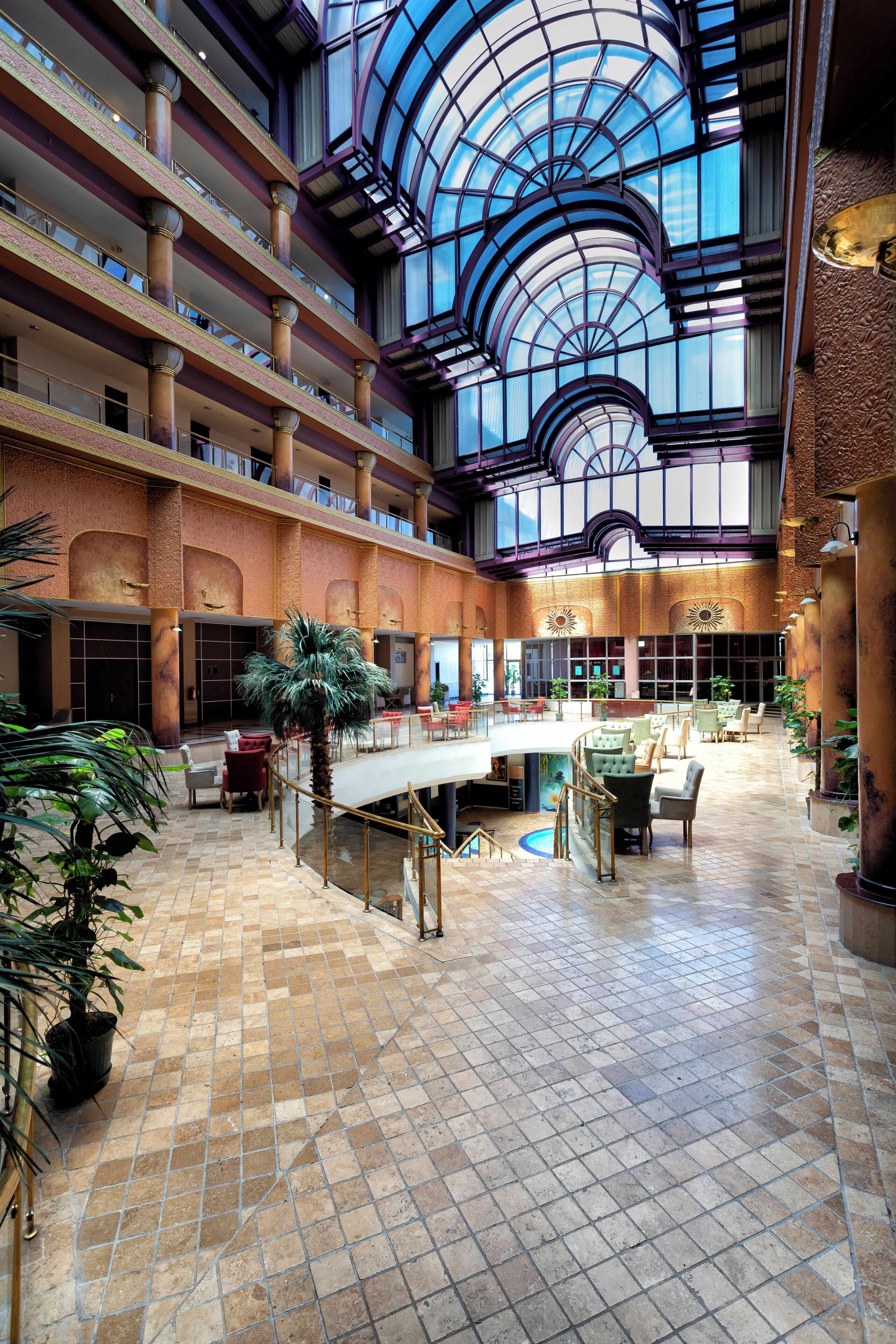 2 bars/lounges, poolside bar