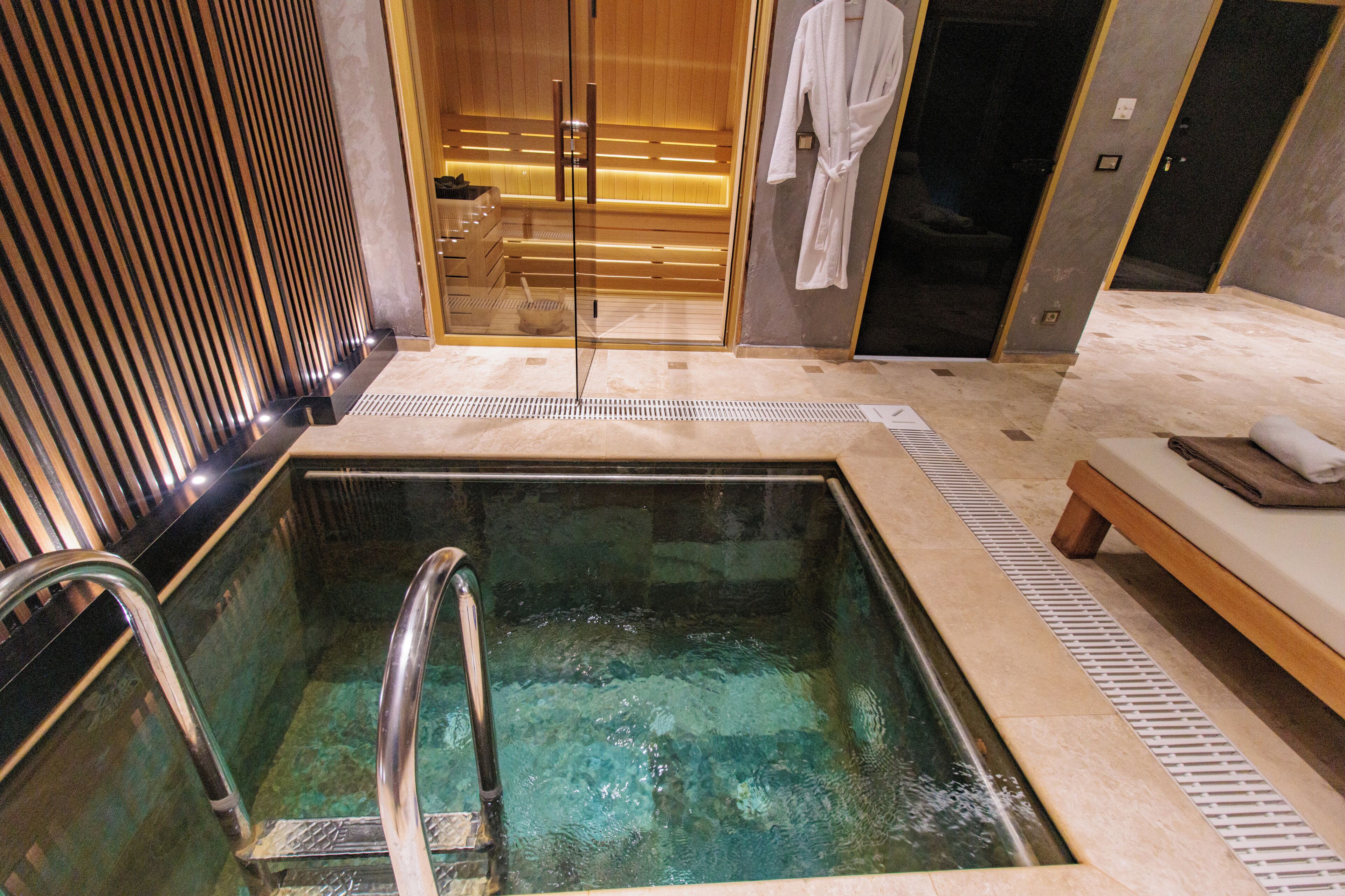 couples treatment room(s), sauna, hot tub, steam room