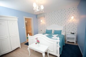 ダブルまたはツインルーム | ミニバーのアイテム (無料)、セーフティボックス (室内)、デスク、防音設備