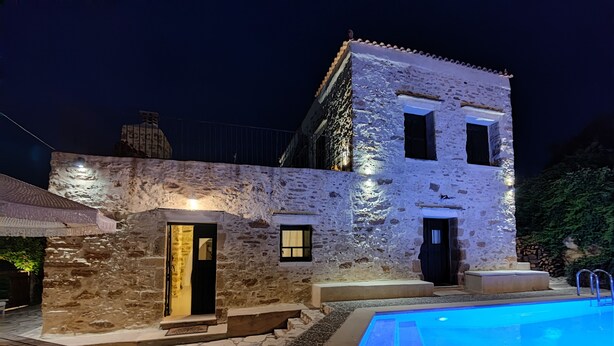 A stone building with a pool, featuring a stone facade and a two-story structure. - Villa Laina (Platanias)