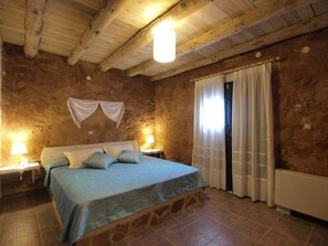 Traditional-Villa, 4 Schlafzimmer, Bergblick | 4 Schlafzimmer, Bettwäsche aus ägyptischer Baumwolle